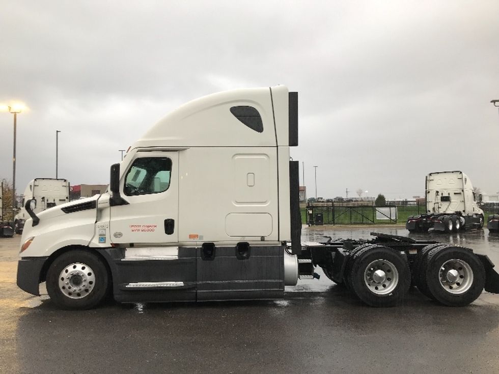 Sleeper Tractor-Heavy Duty Tractors-Freightliner-2021-T12664ST-Kansas City-MO-482,259\n\t\tmiles-$ 72,500 - Image 4