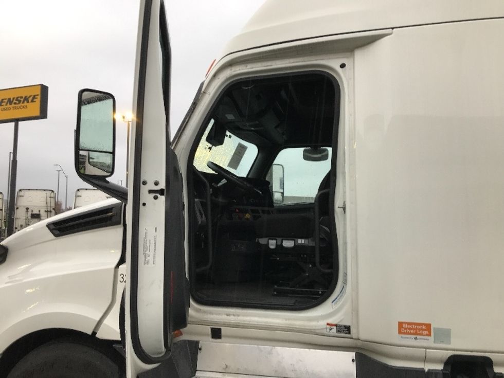 Sleeper Tractor-Heavy Duty Tractors-Freightliner-2021-T12664ST-Kansas City-MO-482,259\n\t\tmiles-$ 72,500 - Image 9