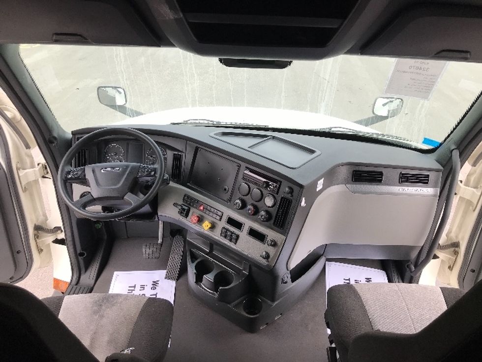 Sleeper Tractor-Heavy Duty Tractors-Freightliner-2021-T12664ST-Kansas City-MO-482,871\n\t\tmiles-$ 72,250 - Image 12