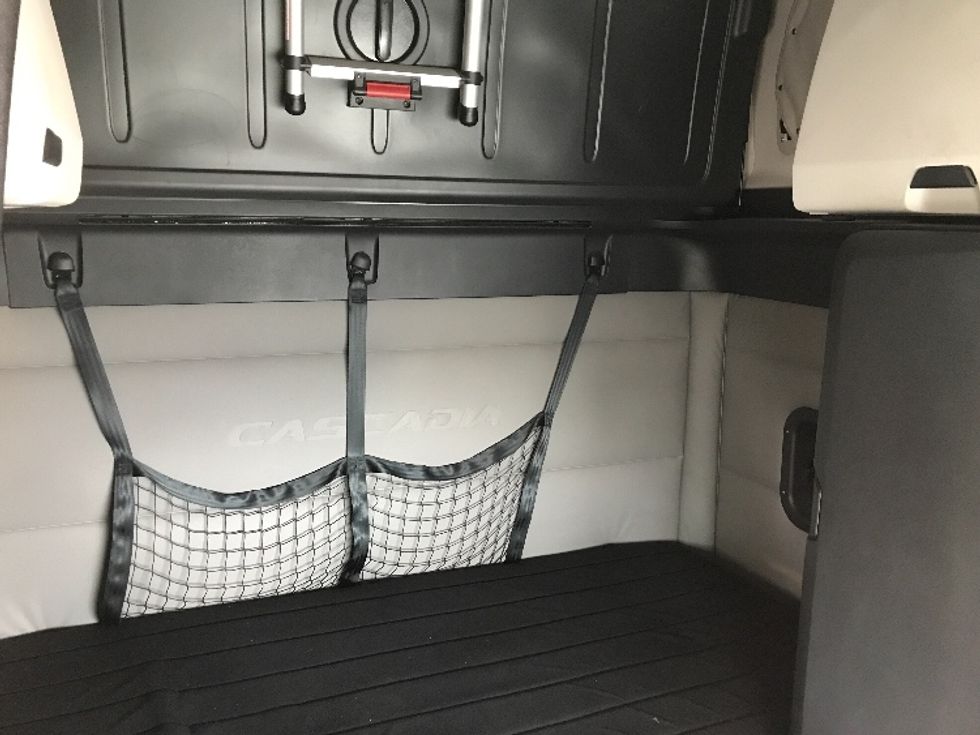 Sleeper Tractor-Heavy Duty Tractors-Freightliner-2021-T12664ST-Kansas City-MO-482,871\n\t\tmiles-$ 72,250 - Image 16