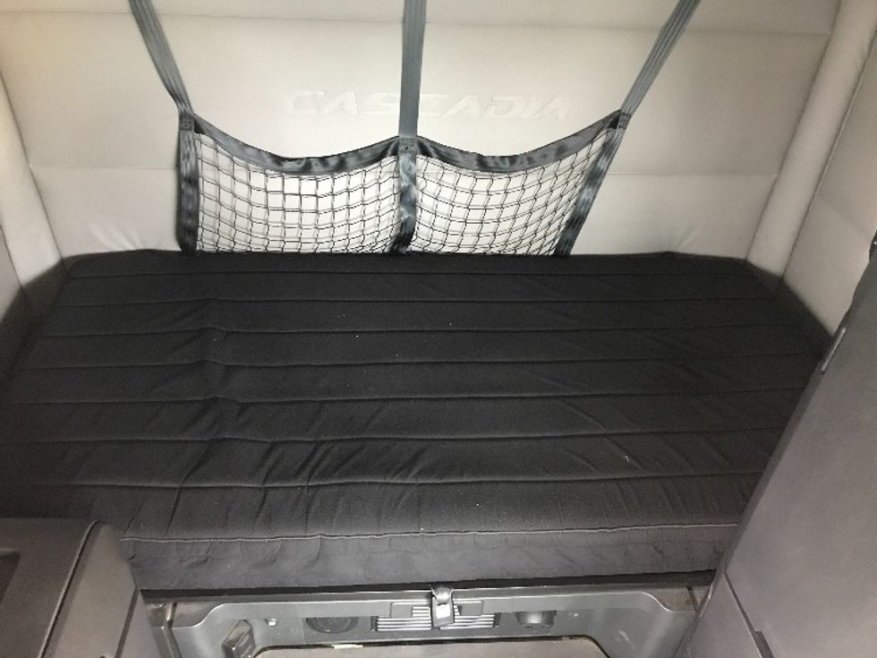 Sleeper Tractor-Heavy Duty Tractors-Freightliner-2021-T12664ST-Kansas City-MO-482,871\n\t\tmiles-$ 72,250 - Image 17