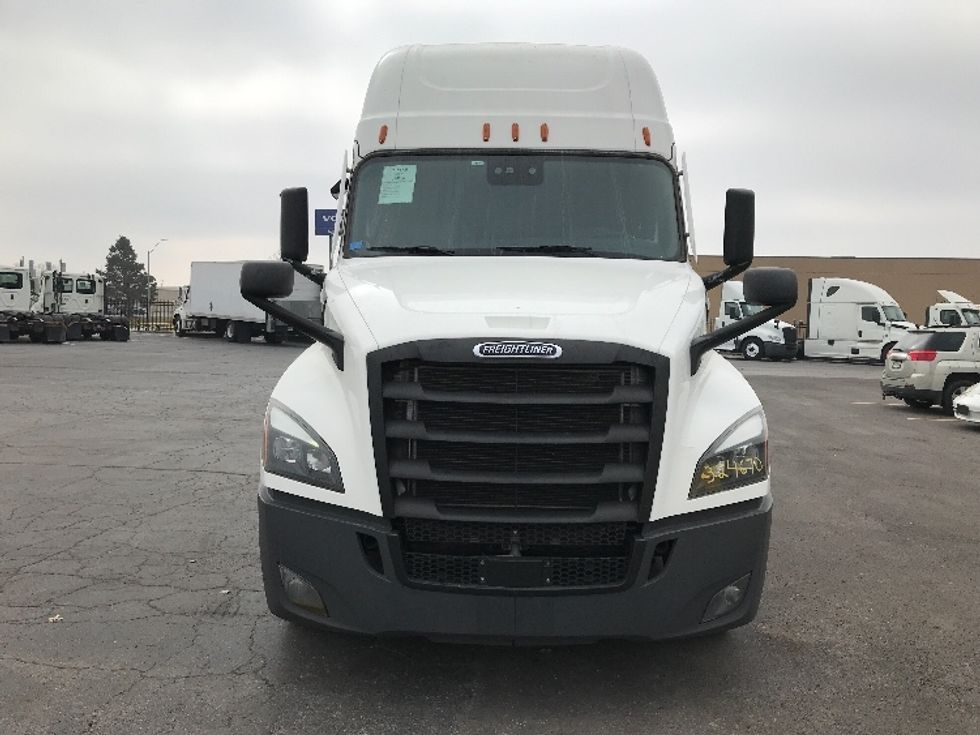 Sleeper Tractor-Heavy Duty Tractors-Freightliner-2021-T12664ST-Kansas City-MO-482,871\n\t\tmiles-$ 72,250 - Image 2
