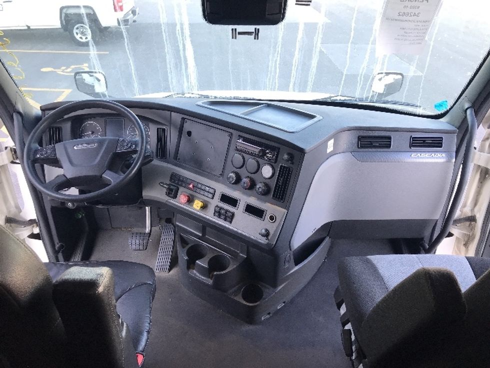 Sleeper Tractor-Heavy Duty Tractors-Freightliner-2021-T12664ST-Kansas City-MO-508,138\n\t\tmiles-$ 70,000 - Image 12