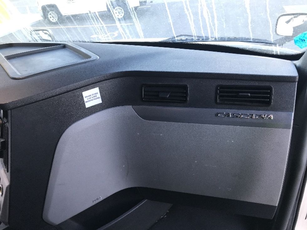 Sleeper Tractor-Heavy Duty Tractors-Freightliner-2021-T12664ST-Kansas City-MO-508,138\n\t\tmiles-$ 70,000 - Image 14