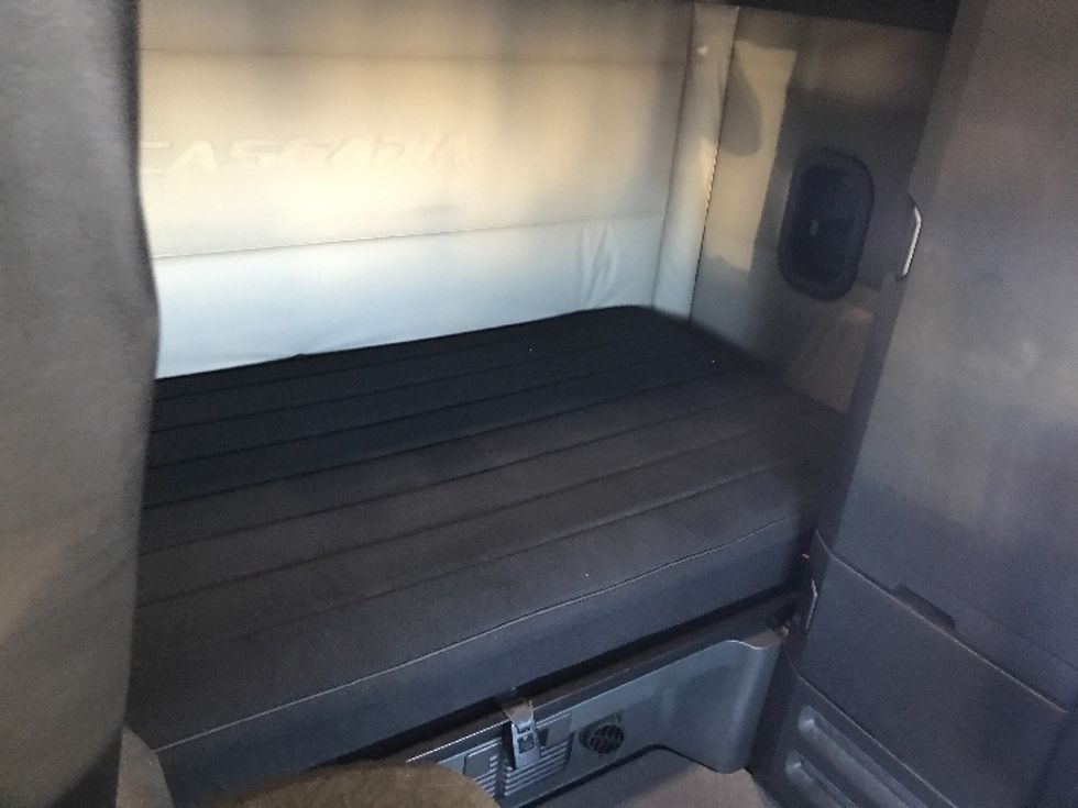 Sleeper Tractor-Heavy Duty Tractors-Freightliner-2021-T12664ST-Kansas City-MO-508,138\n\t\tmiles-$ 70,000 - Image 16