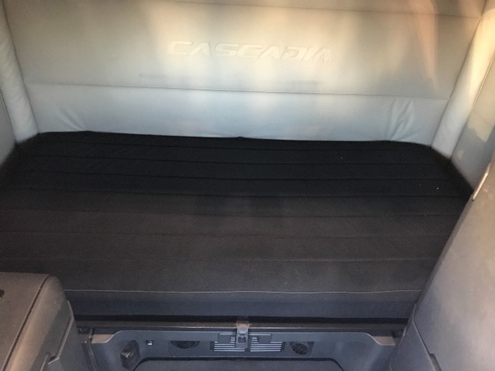 Sleeper Tractor-Heavy Duty Tractors-Freightliner-2021-T12664ST-Kansas City-MO-508,138\n\t\tmiles-$ 70,000 - Image 17