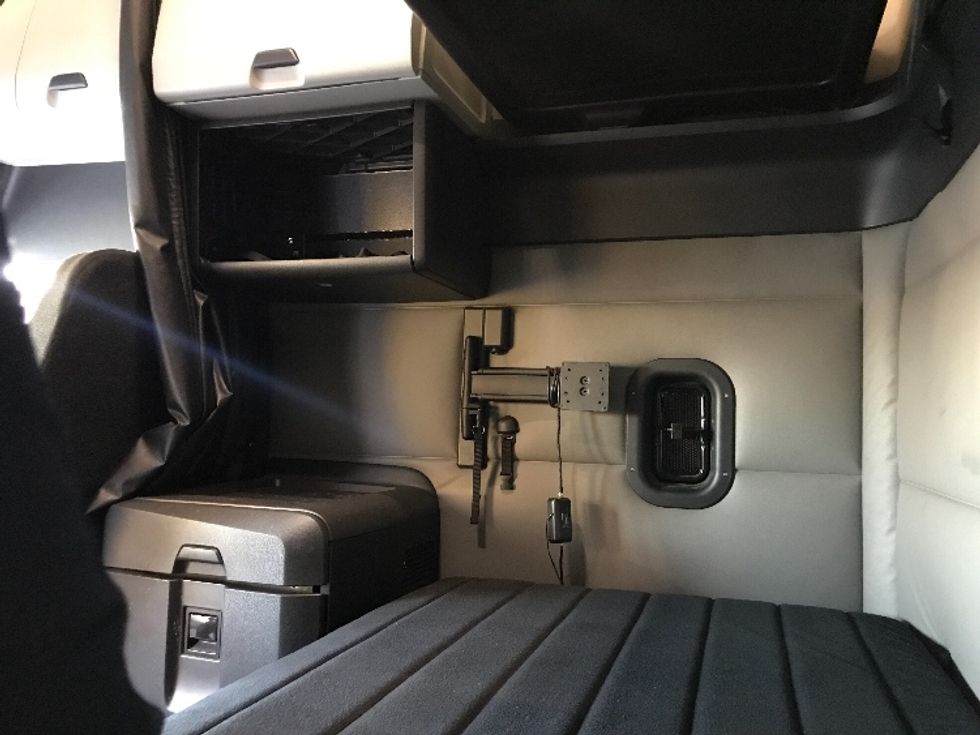 Sleeper Tractor-Heavy Duty Tractors-Freightliner-2021-T12664ST-Kansas City-MO-508,138\n\t\tmiles-$ 70,000 - Image 19