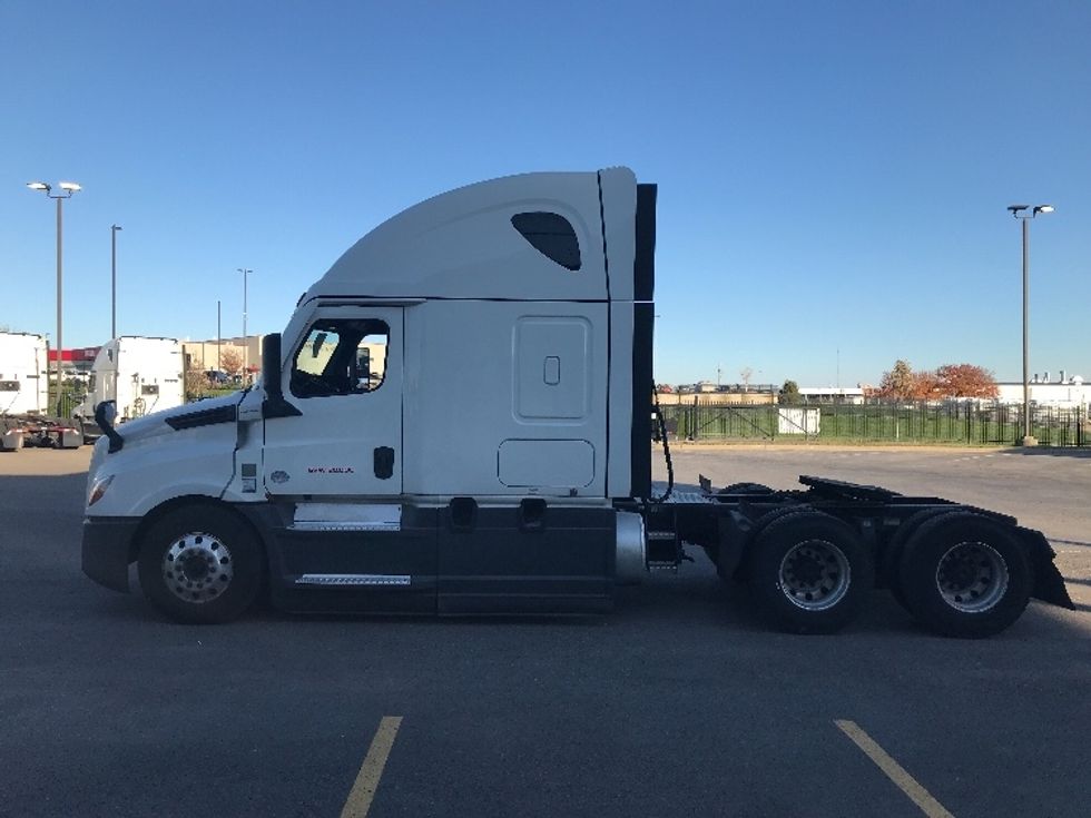 Sleeper Tractor-Heavy Duty Tractors-Freightliner-2021-T12664ST-Kansas City-MO-508,138\n\t\tmiles-$ 70,000 - Image 4