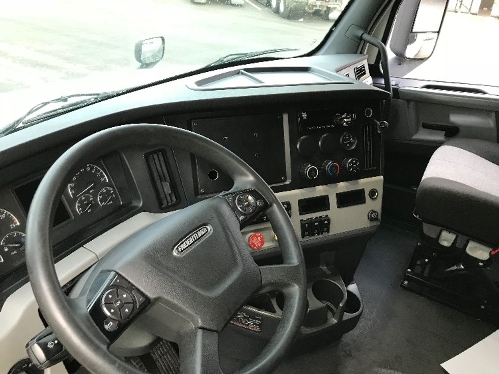 Sleeper Tractor-Heavy Duty Tractors-Freightliner-2021-T12664ST-Kansas City-MO-521,889\n\t\tmiles-$ 65,750 - Image 10