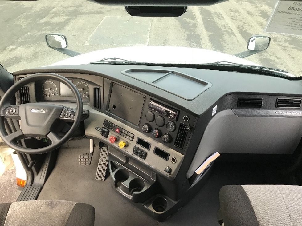 Sleeper Tractor-Heavy Duty Tractors-Freightliner-2021-T12664ST-Kansas City-MO-521,889\n\t\tmiles-$ 65,750 - Image 12