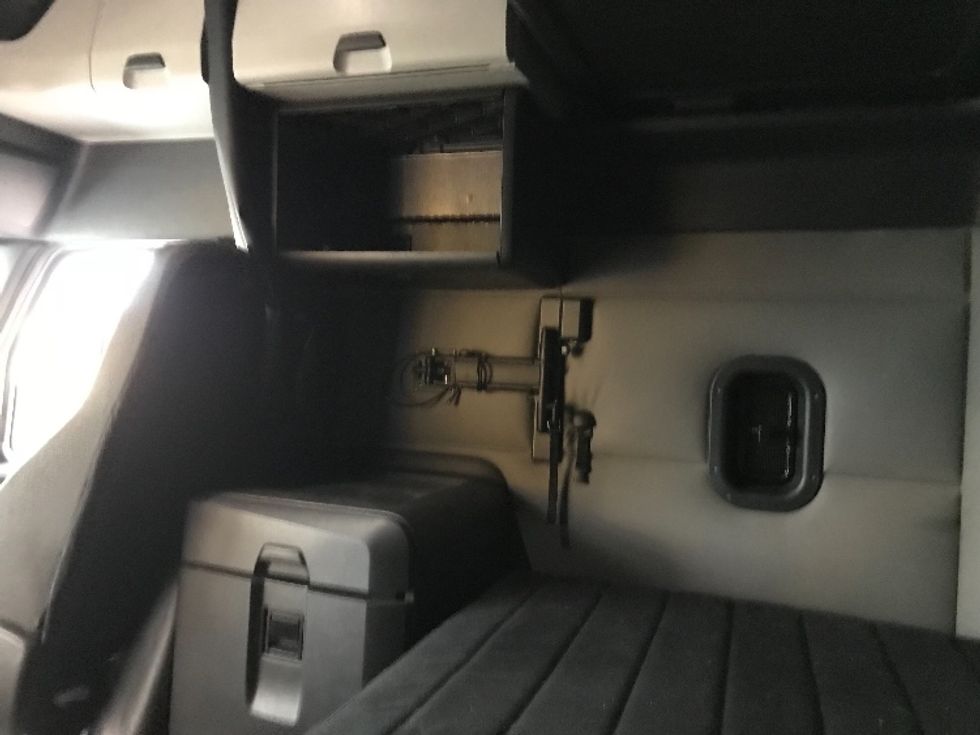 Sleeper Tractor-Heavy Duty Tractors-Freightliner-2021-T12664ST-Kansas City-MO-521,889\n\t\tmiles-$ 65,750 - Image 19