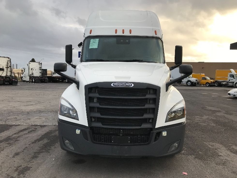 Sleeper Tractor-Heavy Duty Tractors-Freightliner-2021-T12664ST-Kansas City-MO-521,889\n\t\tmiles-$ 65,750 - Image 2