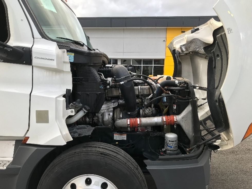 Sleeper Tractor-Heavy Duty Tractors-Freightliner-2021-T12664ST-Kansas City-MO-521,889\n\t\tmiles-$ 65,750 - Image 20