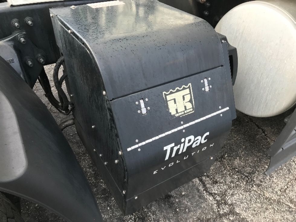 Sleeper Tractor-Heavy Duty Tractors-Freightliner-2021-T12664ST-Kansas City-MO-521,889\n\t\tmiles-$ 65,750 - Image 22