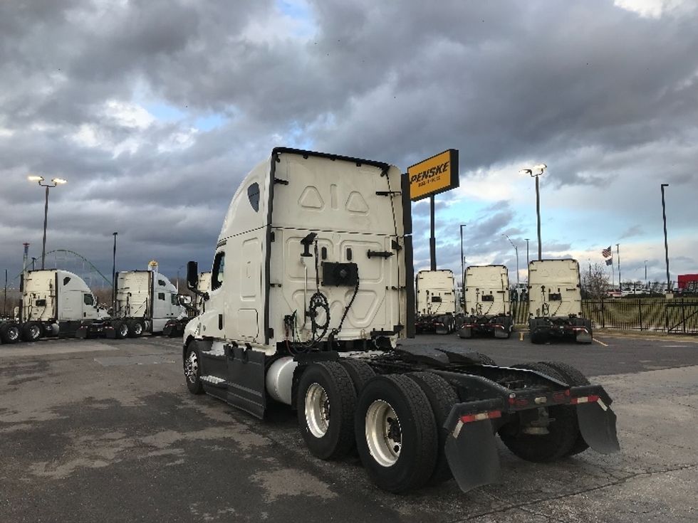 Sleeper Tractor-Heavy Duty Tractors-Freightliner-2021-T12664ST-Kansas City-MO-521,889\n\t\tmiles-$ 65,750 - Image 5