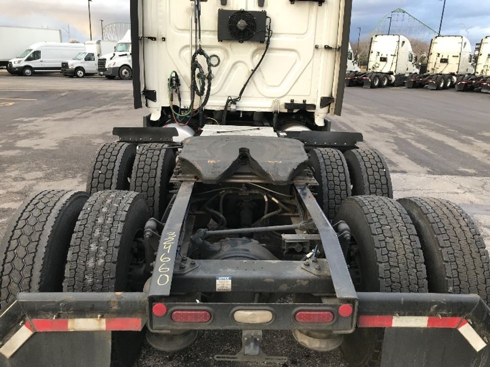 Sleeper Tractor-Heavy Duty Tractors-Freightliner-2021-T12664ST-Kansas City-MO-521,889\n\t\tmiles-$ 65,750 - Image 6