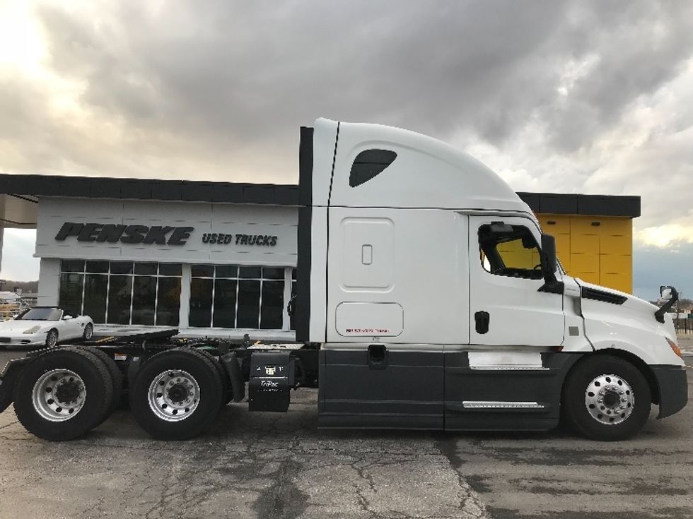 Sleeper Tractor-Heavy Duty Tractors-Freightliner-2021-T12664ST-Kansas City-MO-521,889\n\t\tmiles-$ 65,750 - Image 8