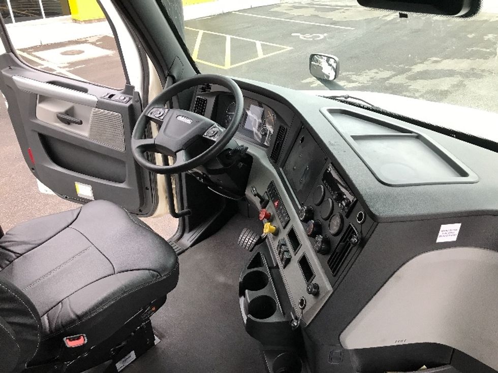 Sleeper Tractor-Heavy Duty Tractors-Freightliner-2021-T12664ST-Kansas City-MO-536,256\n\t\tmiles-$ 67,250 - Image 14