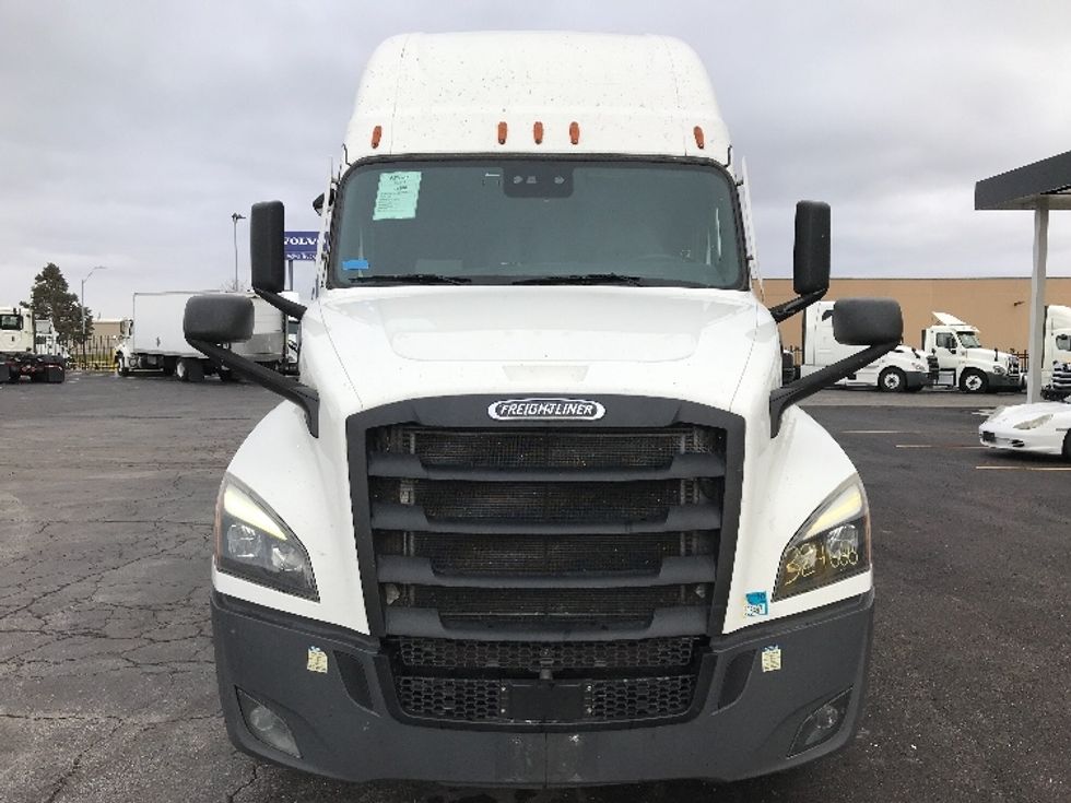 Sleeper Tractor-Heavy Duty Tractors-Freightliner-2021-T12664ST-Kansas City-MO-536,256\n\t\tmiles-$ 67,250 - Image 2