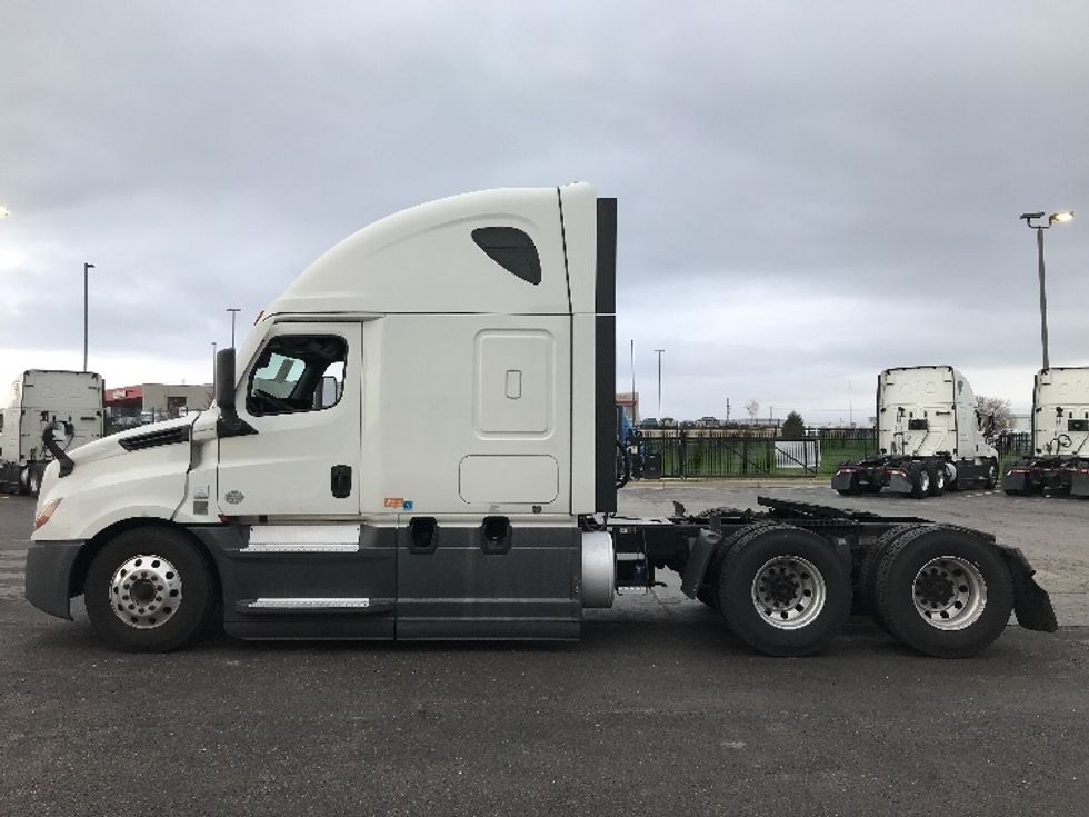 Sleeper Tractor-Heavy Duty Tractors-Freightliner-2021-T12664ST-Kansas City-MO-536,256\n\t\tmiles-$ 67,250 - Image 4