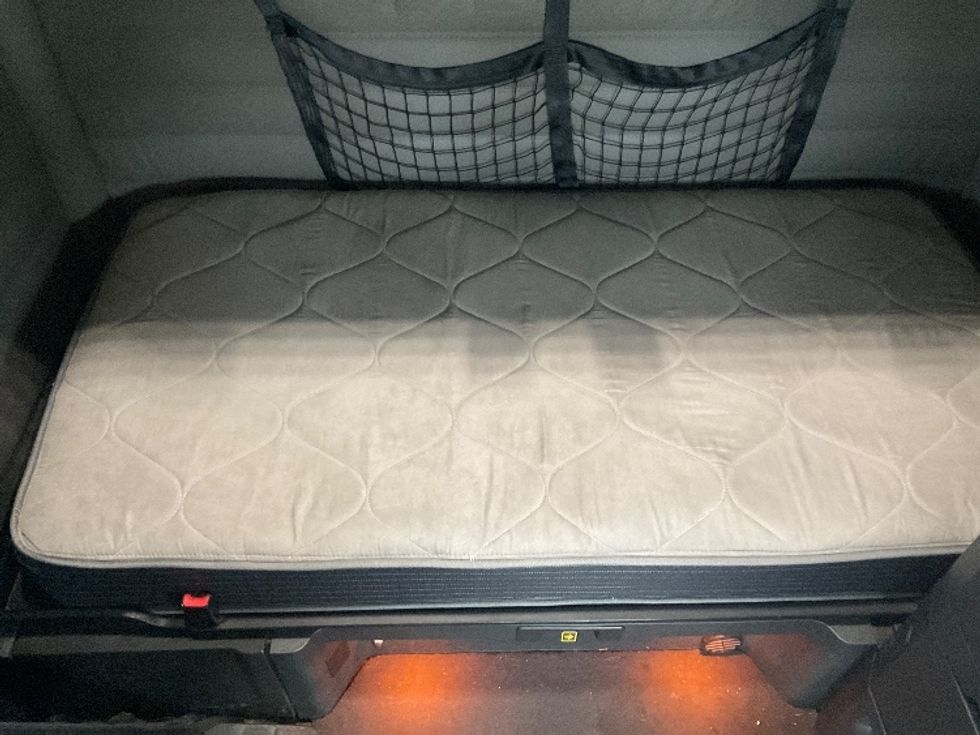 Sleeper Tractor-Heavy Duty Tractors-Freightliner-2021-T12664ST-Kansas City-MO-555,200\n\t\tmiles-$ 60,500 - Image 17