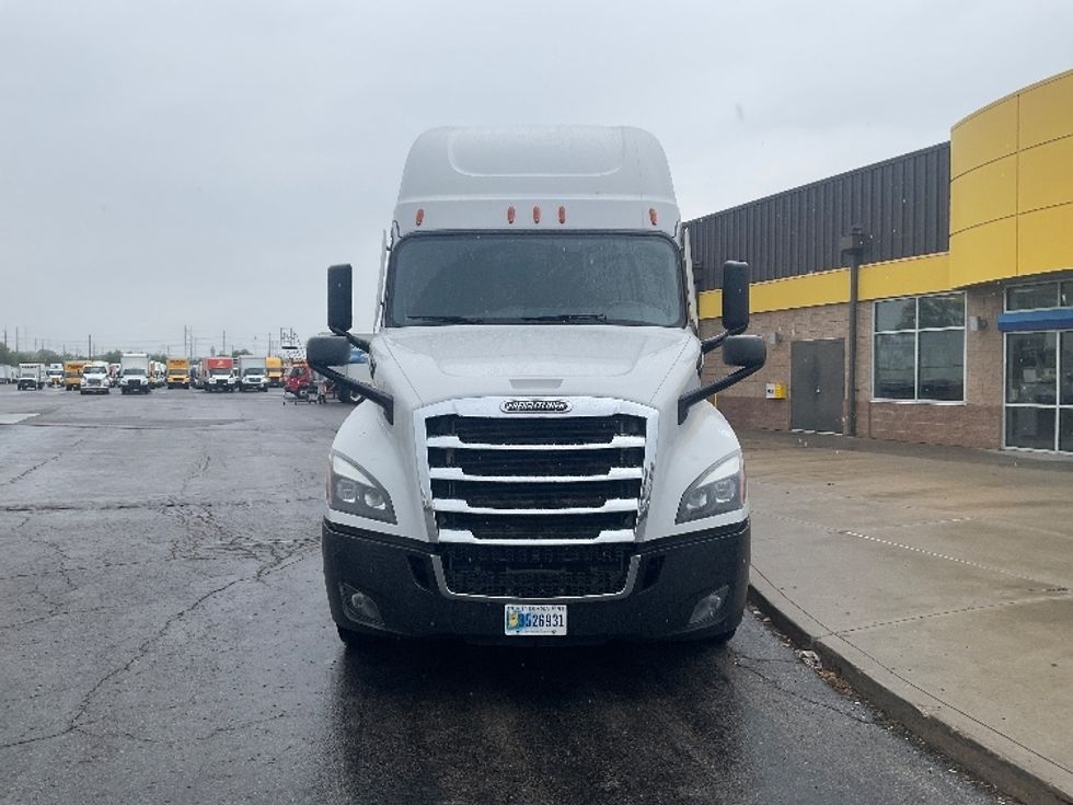 Sleeper Tractor-Heavy Duty Tractors-Freightliner-2021-T12664ST-Kansas City-MO-555,200\n\t\tmiles-$ 60,500 - Image 2