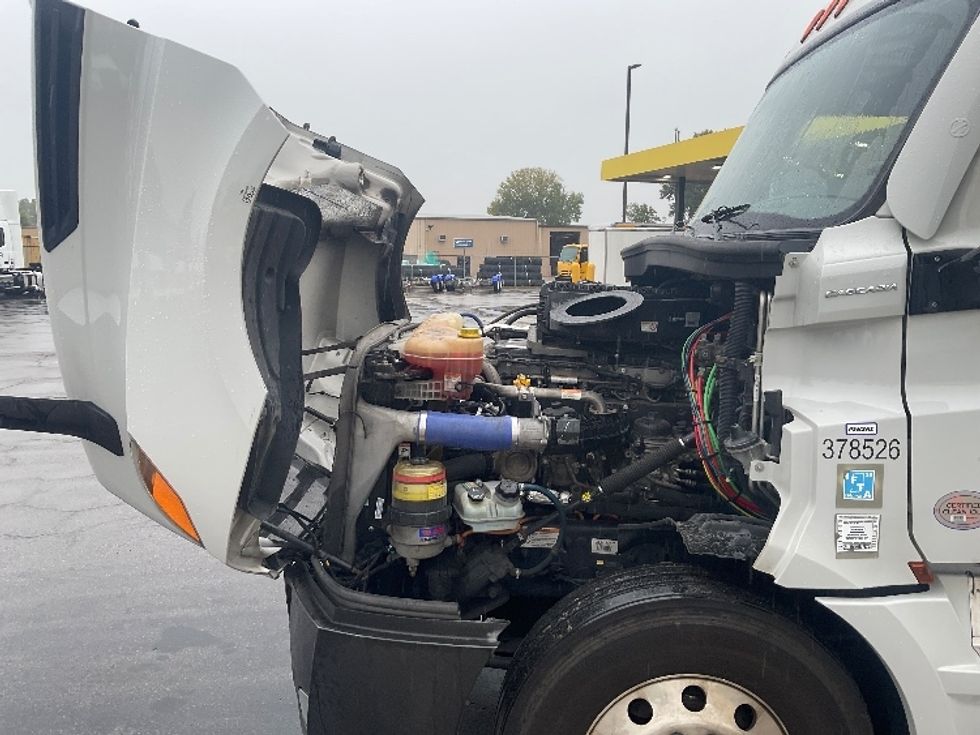 Sleeper Tractor-Heavy Duty Tractors-Freightliner-2021-T12664ST-Kansas City-MO-555,200\n\t\tmiles-$ 60,500 - Image 21