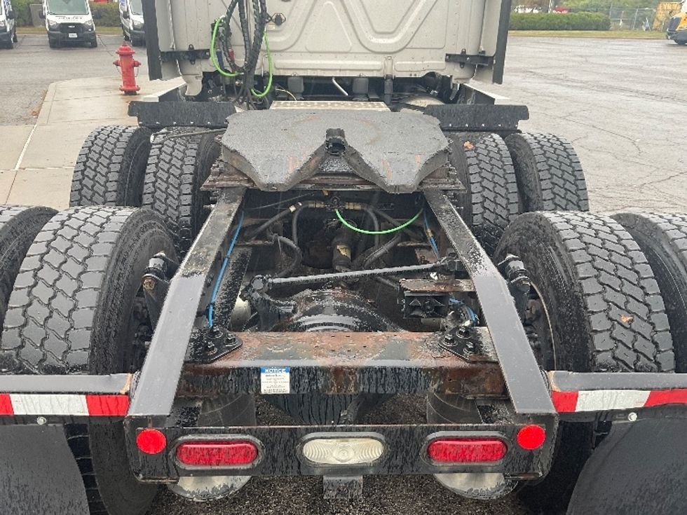 Sleeper Tractor-Heavy Duty Tractors-Freightliner-2021-T12664ST-Kansas City-MO-555,200\n\t\tmiles-$ 60,500 - Image 6