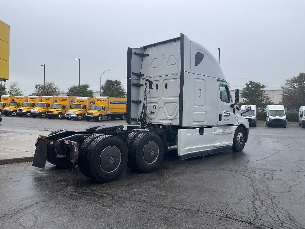 Sleeper Tractor-Heavy Duty Tractors-Freightliner-2021-T12664ST-Kansas City-MO-555,200\n\t\tmiles-$ 60,500 - Image 7