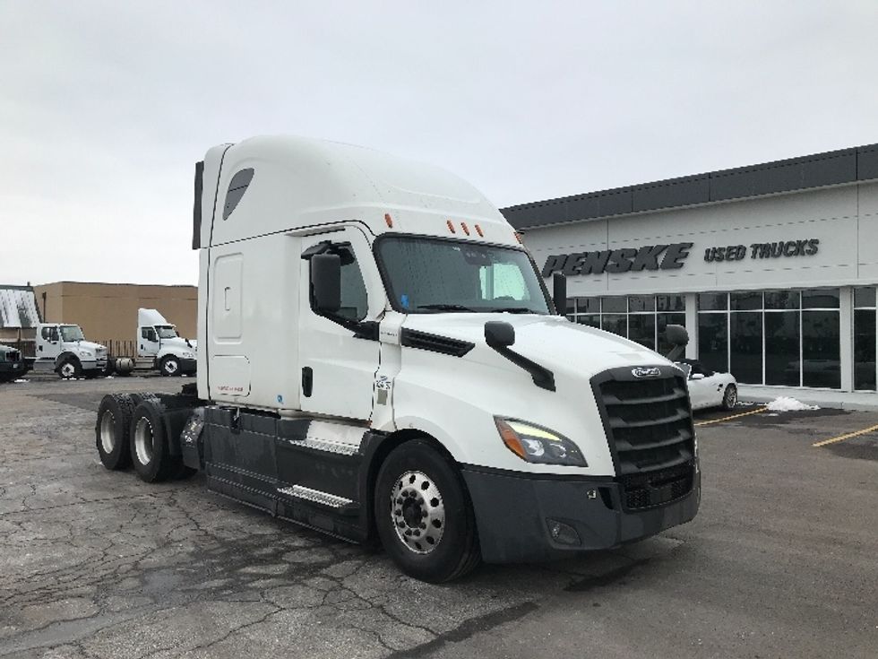 Sleeper Tractor-Heavy Duty Tractors-Freightliner-2021-T12664ST-Kansas City-MO-555,243\n\t\tmiles-$ 64,000 - Image 1