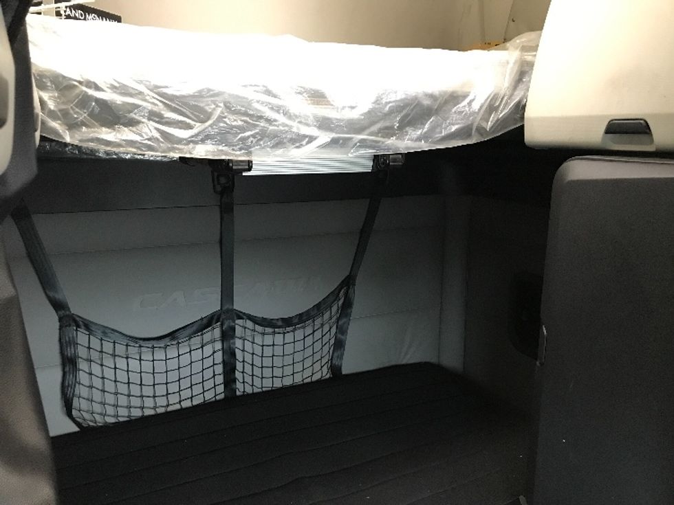 Sleeper Tractor-Heavy Duty Tractors-Freightliner-2021-T12664ST-Kansas City-MO-555,243\n\t\tmiles-$ 64,000 - Image 16