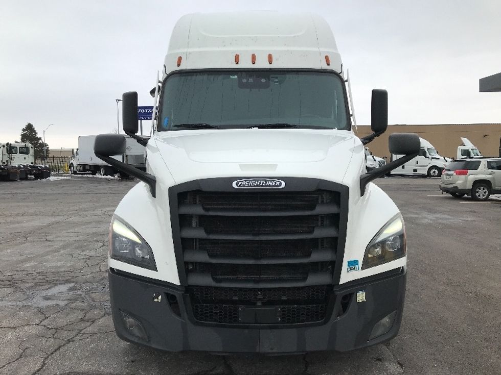 Sleeper Tractor-Heavy Duty Tractors-Freightliner-2021-T12664ST-Kansas City-MO-555,243\n\t\tmiles-$ 64,000 - Image 2