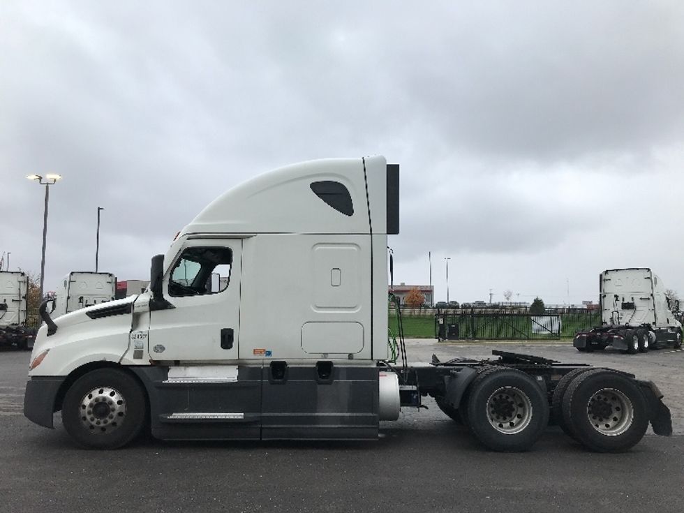 Sleeper Tractor-Heavy Duty Tractors-Freightliner-2021-T12664ST-Kansas City-MO-555,243\n\t\tmiles-$ 64,000 - Image 4
