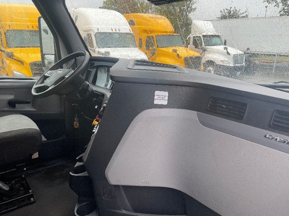 Sleeper Tractor-Heavy Duty Tractors-Freightliner-2021-T12664ST-Kansas City-MO-564,857\n\t\tmiles-$ 58,750 - Image 14