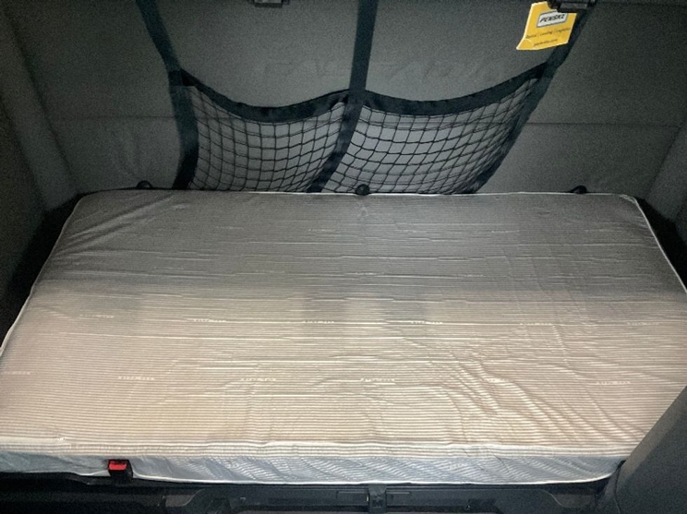 Sleeper Tractor-Heavy Duty Tractors-Freightliner-2021-T12664ST-Kansas City-MO-564,857\n\t\tmiles-$ 58,750 - Image 16