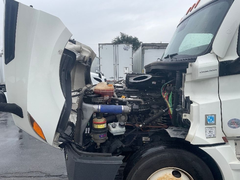 Sleeper Tractor-Heavy Duty Tractors-Freightliner-2021-T12664ST-Kansas City-MO-564,857\n\t\tmiles-$ 58,750 - Image 19