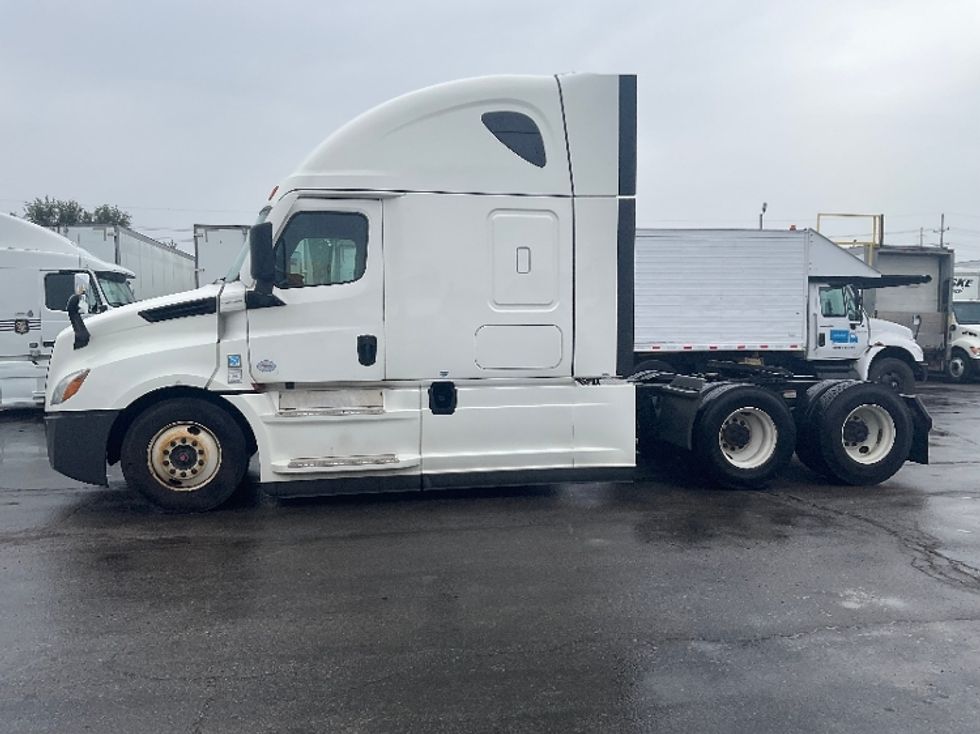 2021 Freightliner Cascadia 126" Sleeper Cab photo 4
