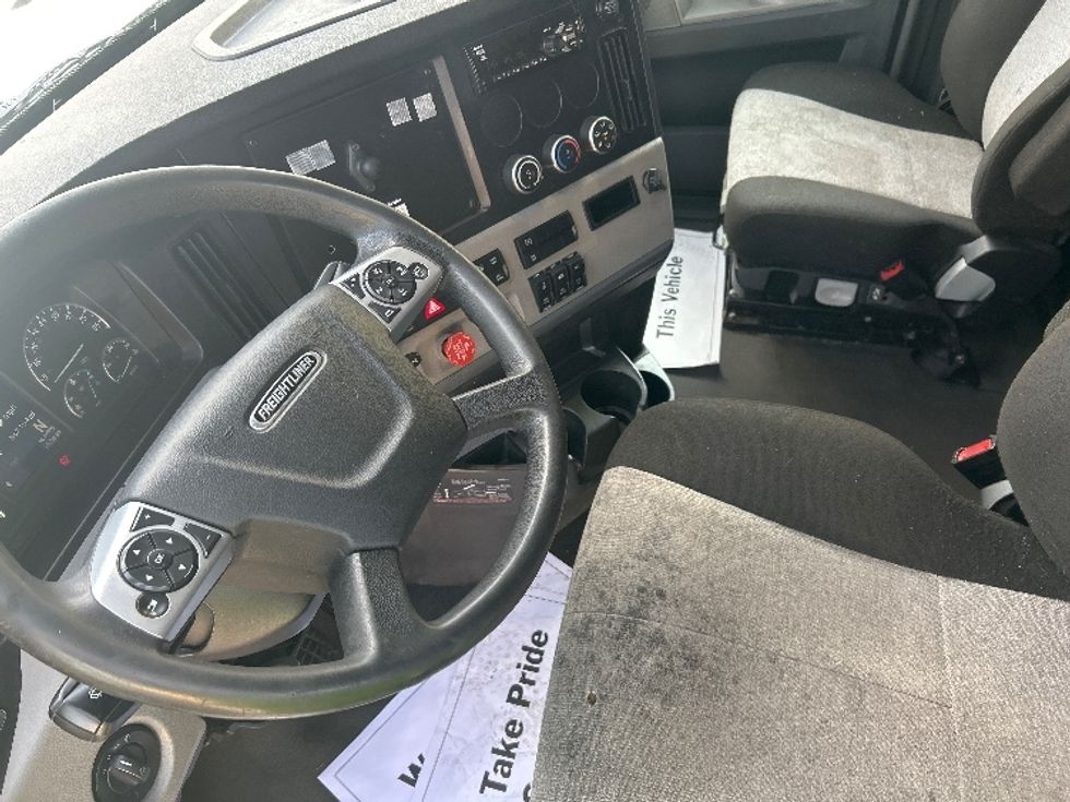 Sleeper Tractor-Heavy Duty Tractors-Freightliner-2021-T12664ST-Kansas City-MO-567,110\n\t\tmiles-$ 59,500 - Image 10