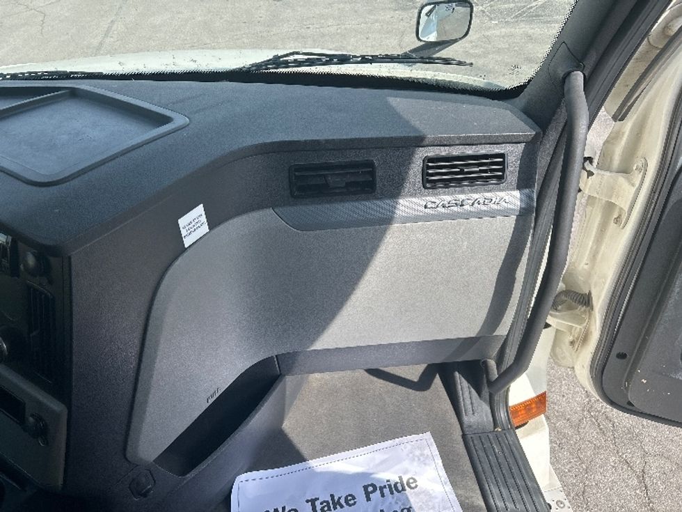 Sleeper Tractor-Heavy Duty Tractors-Freightliner-2021-T12664ST-Kansas City-MO-567,110\n\t\tmiles-$ 59,500 - Image 14