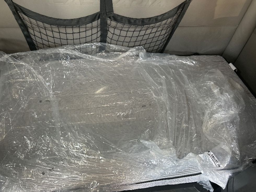 Sleeper Tractor-Heavy Duty Tractors-Freightliner-2021-T12664ST-Kansas City-MO-567,110\n\t\tmiles-$ 59,500 - Image 17