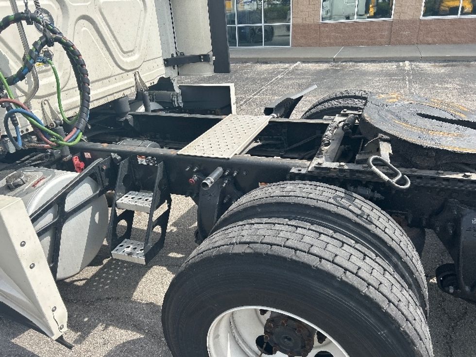 Sleeper Tractor-Heavy Duty Tractors-Freightliner-2021-T12664ST-Kansas City-MO-567,110\n\t\tmiles-$ 59,500 - Image 22