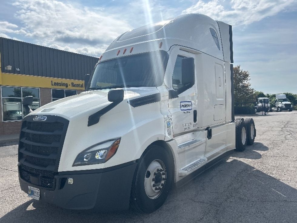 Sleeper Tractor-Heavy Duty Tractors-Freightliner-2021-T12664ST-Kansas City-MO-567,110\n\t\tmiles-$ 59,500 - Image 3