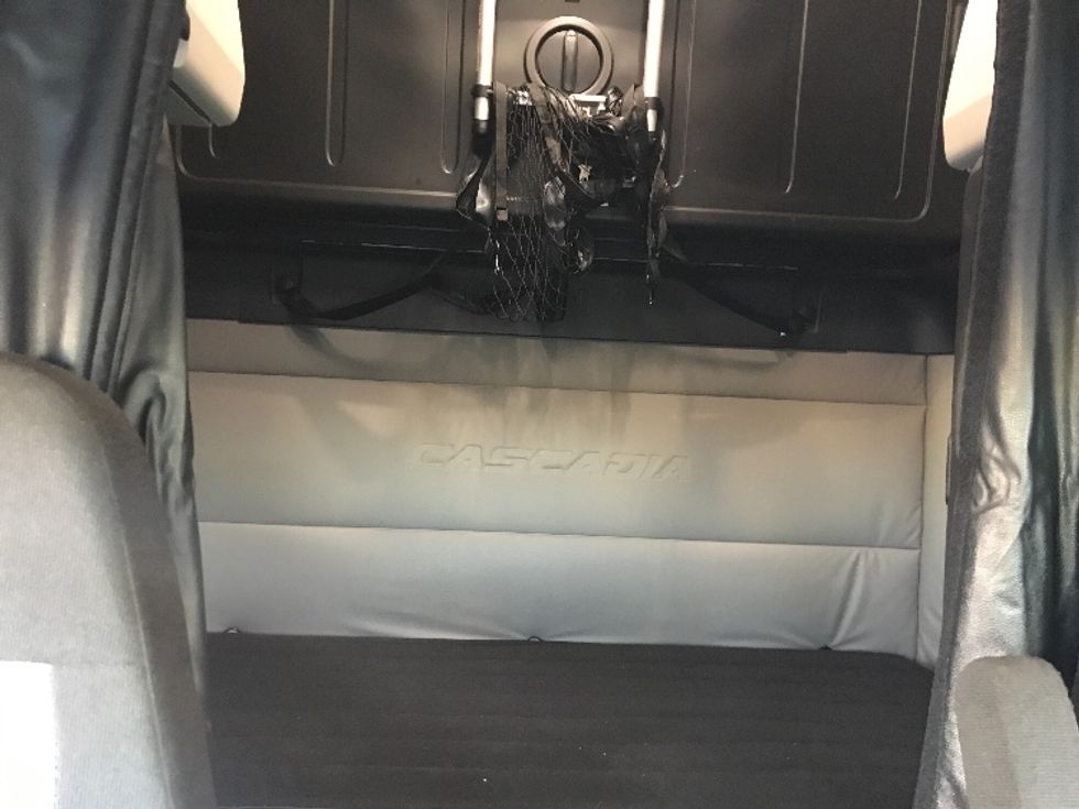 Sleeper Tractor-Heavy Duty Tractors-Freightliner-2021-T12664ST-Kansas City-MO-567,700\n\t\tmiles-$ 64,250 - Image 16