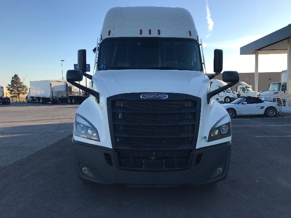 Sleeper Tractor-Heavy Duty Tractors-Freightliner-2021-T12664ST-Kansas City-MO-567,700\n\t\tmiles-$ 64,250 - Image 2