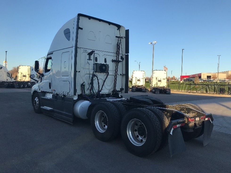 Sleeper Tractor-Heavy Duty Tractors-Freightliner-2021-T12664ST-Kansas City-MO-567,700\n\t\tmiles-$ 64,250 - Image 5