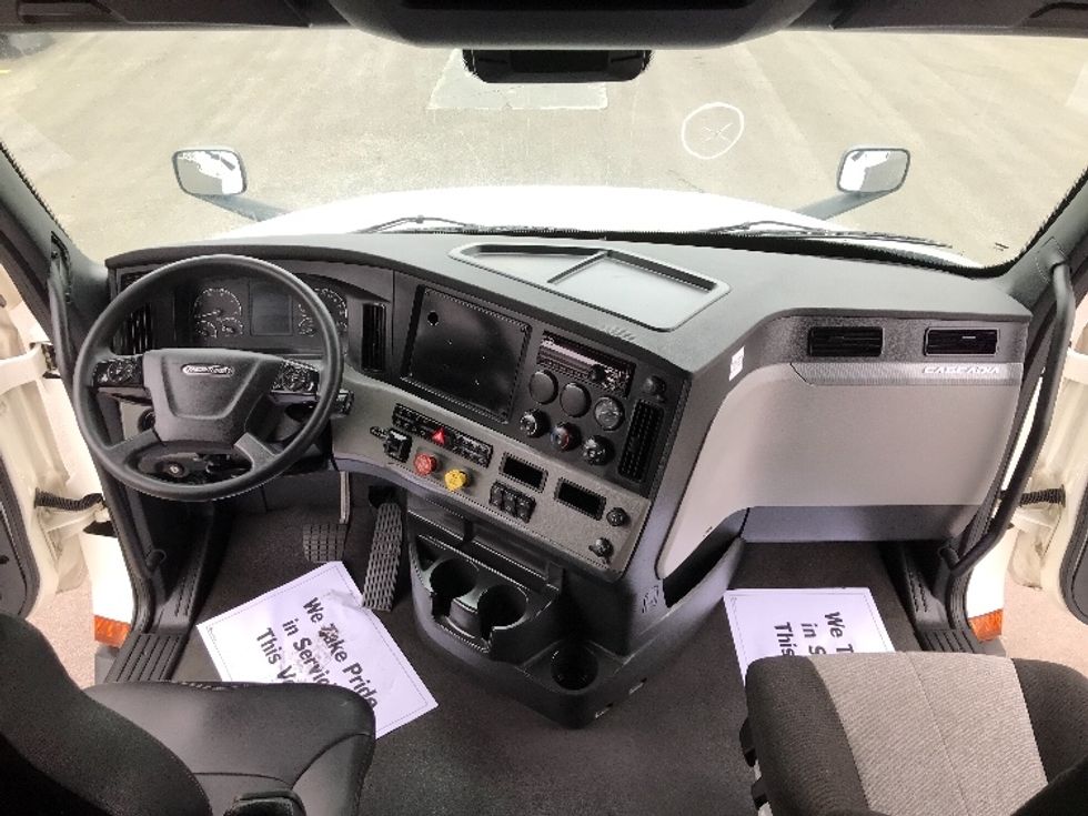 Sleeper Tractor-Heavy Duty Tractors-Freightliner-2021-T12664ST-Kansas City-MO-569,515\n\t\tmiles-$ 64,250 - Image 12