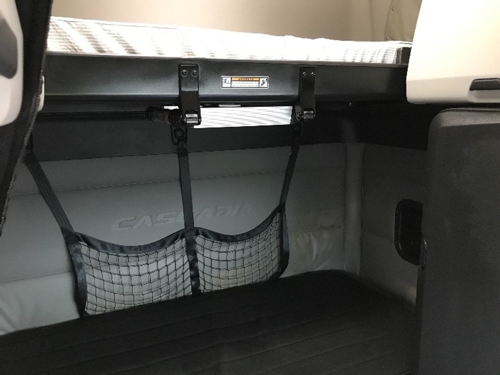 Sleeper Tractor-Heavy Duty Tractors-Freightliner-2021-T12664ST-Kansas City-MO-569,515\n\t\tmiles-$ 64,250 - Image 16