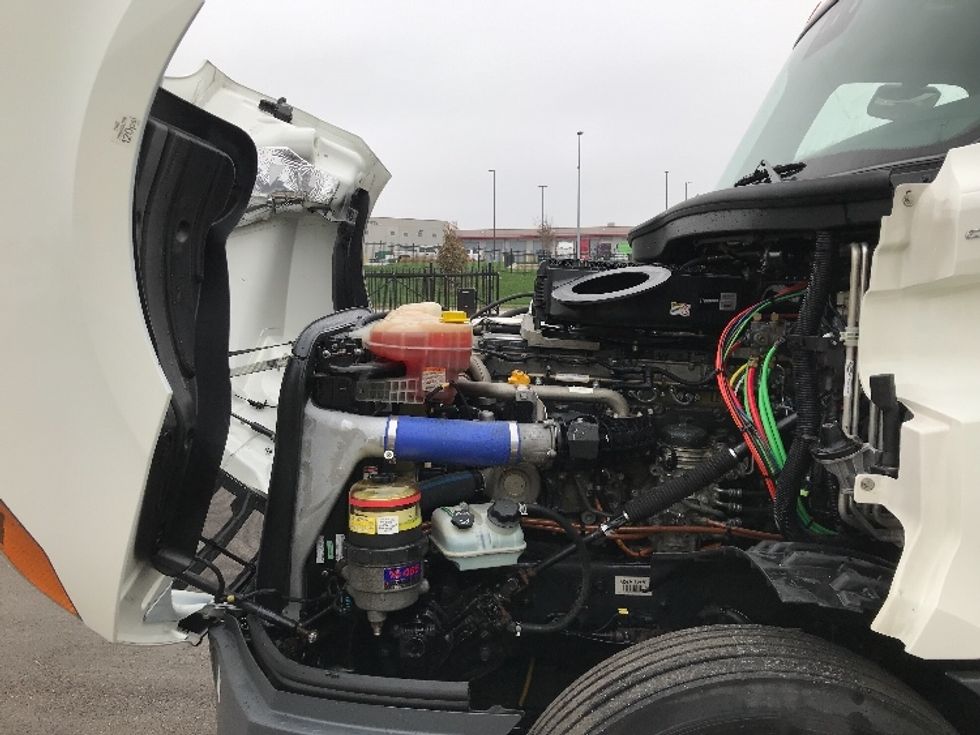 Sleeper Tractor-Heavy Duty Tractors-Freightliner-2021-T12664ST-Kansas City-MO-569,515\n\t\tmiles-$ 64,250 - Image 21