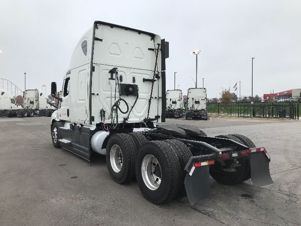 Sleeper Tractor-Heavy Duty Tractors-Freightliner-2021-T12664ST-Kansas City-MO-569,515\n\t\tmiles-$ 64,250 - Image 5