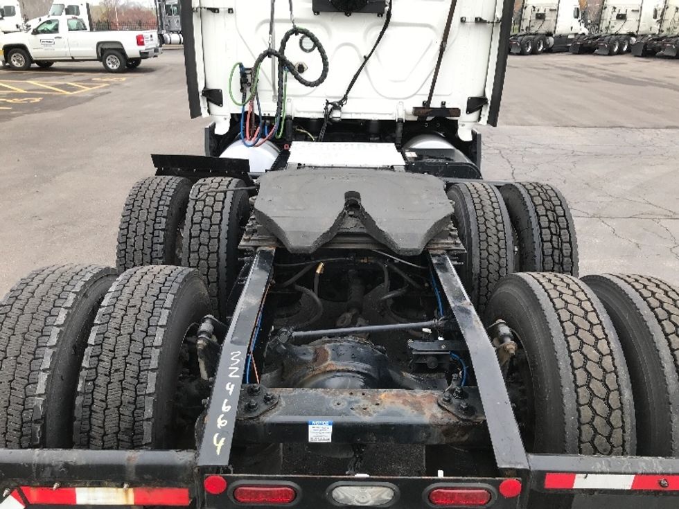 Sleeper Tractor-Heavy Duty Tractors-Freightliner-2021-T12664ST-Kansas City-MO-569,515\n\t\tmiles-$ 64,250 - Image 6